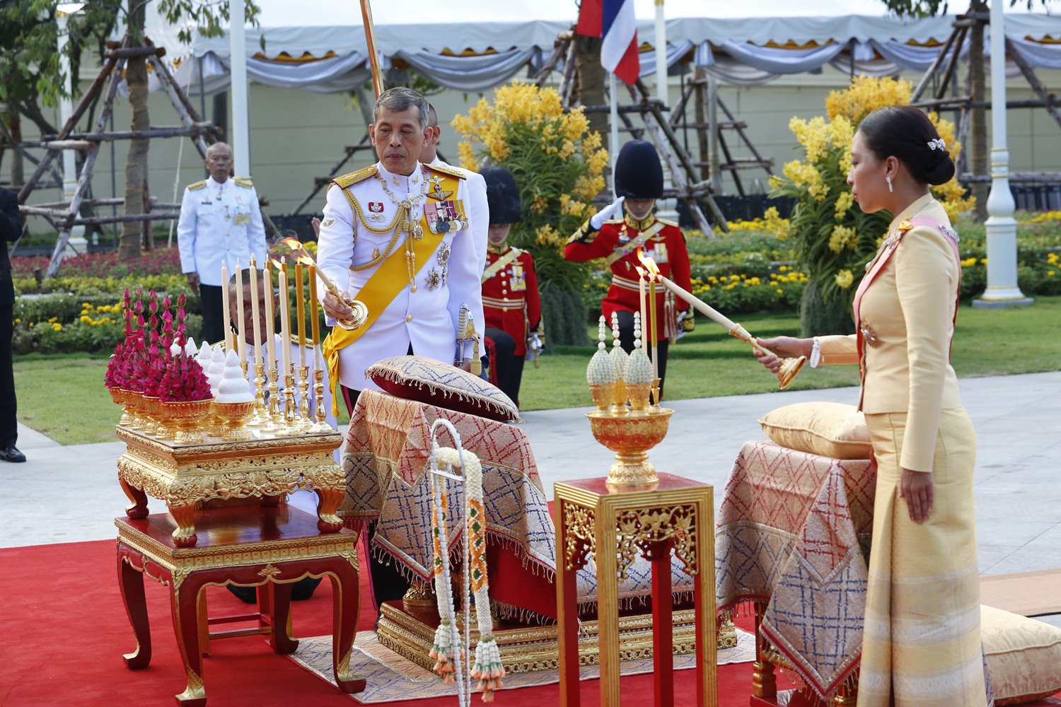 สมเด็จพระเจ้าอยู่หัวเสด็จพระราชดำเนิน'วันจักรี'